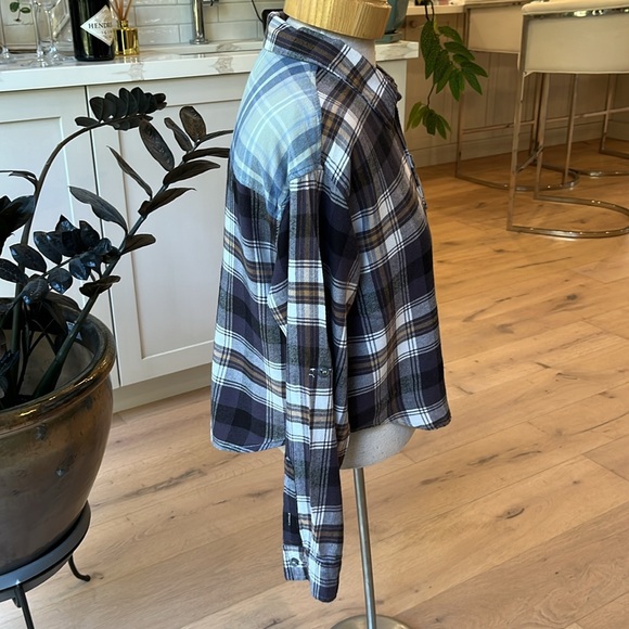NWOT Love Tree plaid cotton flannel oversize long sleeve crop length shirt - Picture 3 of 11